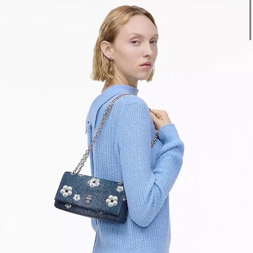 💰SOLD - 2S5SMN002S02- Marc Jacobs The Sequin Daisy Denim Dual Chain Mini Bag - Picture 15 of 16